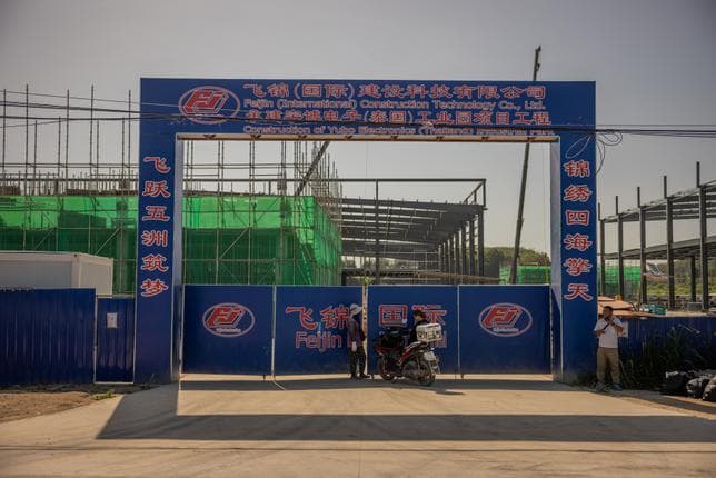 Des ouvriers participent à la construction d’une usine chinoise à Rayong, dans le sud de la Thaïlande, le 20 juillet 2026.