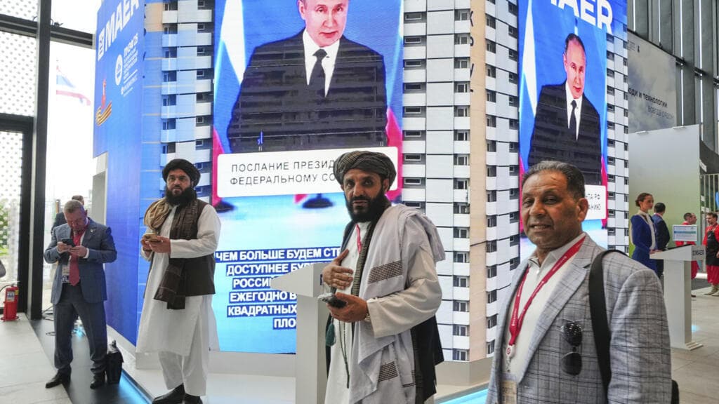 Cinq ans après leur retour au pouvoir en Afghanistan, les Taliban misent sur la diplomatie