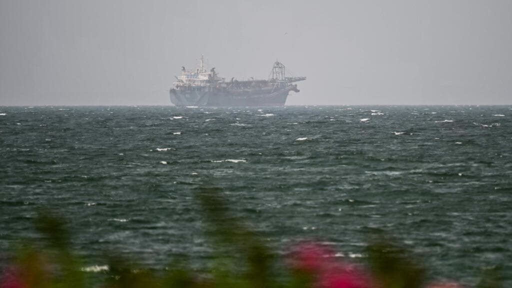 Les États-Unis espèrent conclure un accord d'ici à mercredi sur Ormuz, le pétrole chute