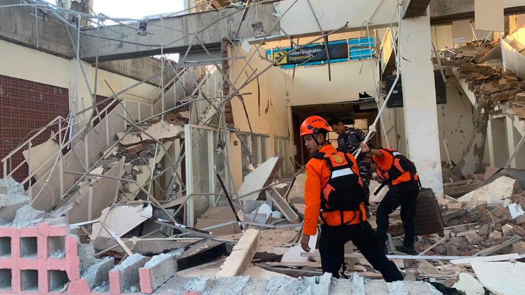 Séisme en Indonésie : au moins 51 morts, des milliers d'évacués en attente d'aide