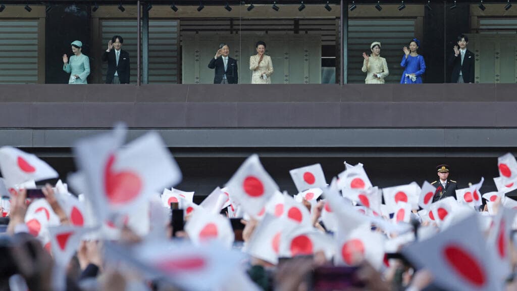 Le Japon adopte une réforme de la succession impériale, les femmes en restent exclues