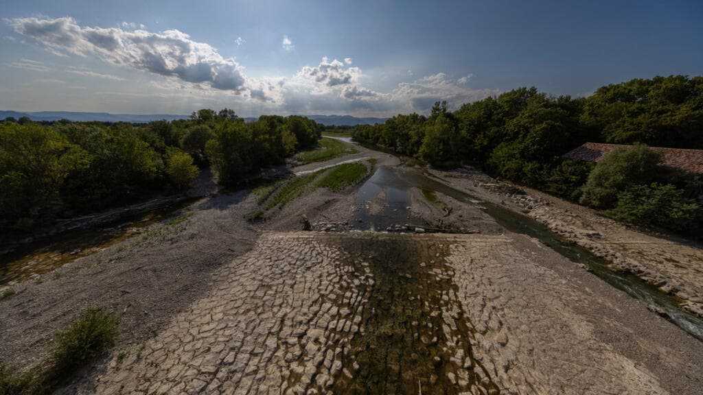 Près de 70 % de la France sous restrictions d’eau, une réunion de crise prévue mercredi