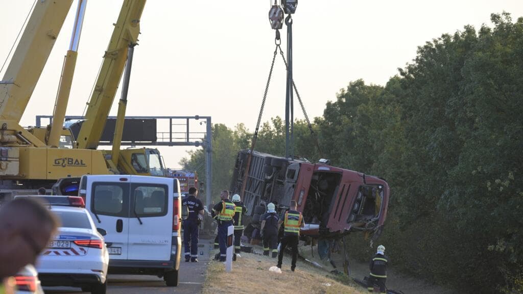 Au moins 12 morts dans l'accident d'un car polonais en Hongrie, la pire catastrophe depuis 20 ans