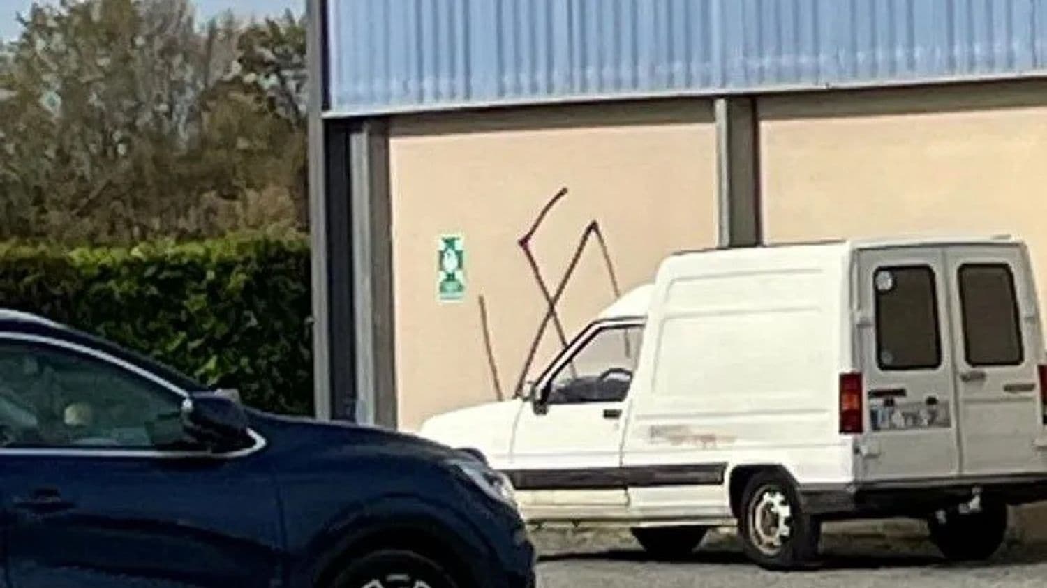 Plusieurs tags "à caractère néonazi, fasciste et antisémite" découverts à La Flèche dans la Sarthe