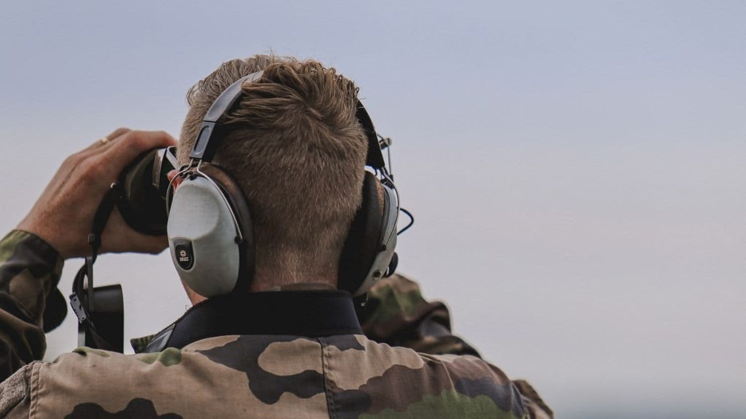 Un ancien pilote de chasse français mis en examen pour "intelligence avec une puissance étrangère" et "divulgation de secret de défense nationale"