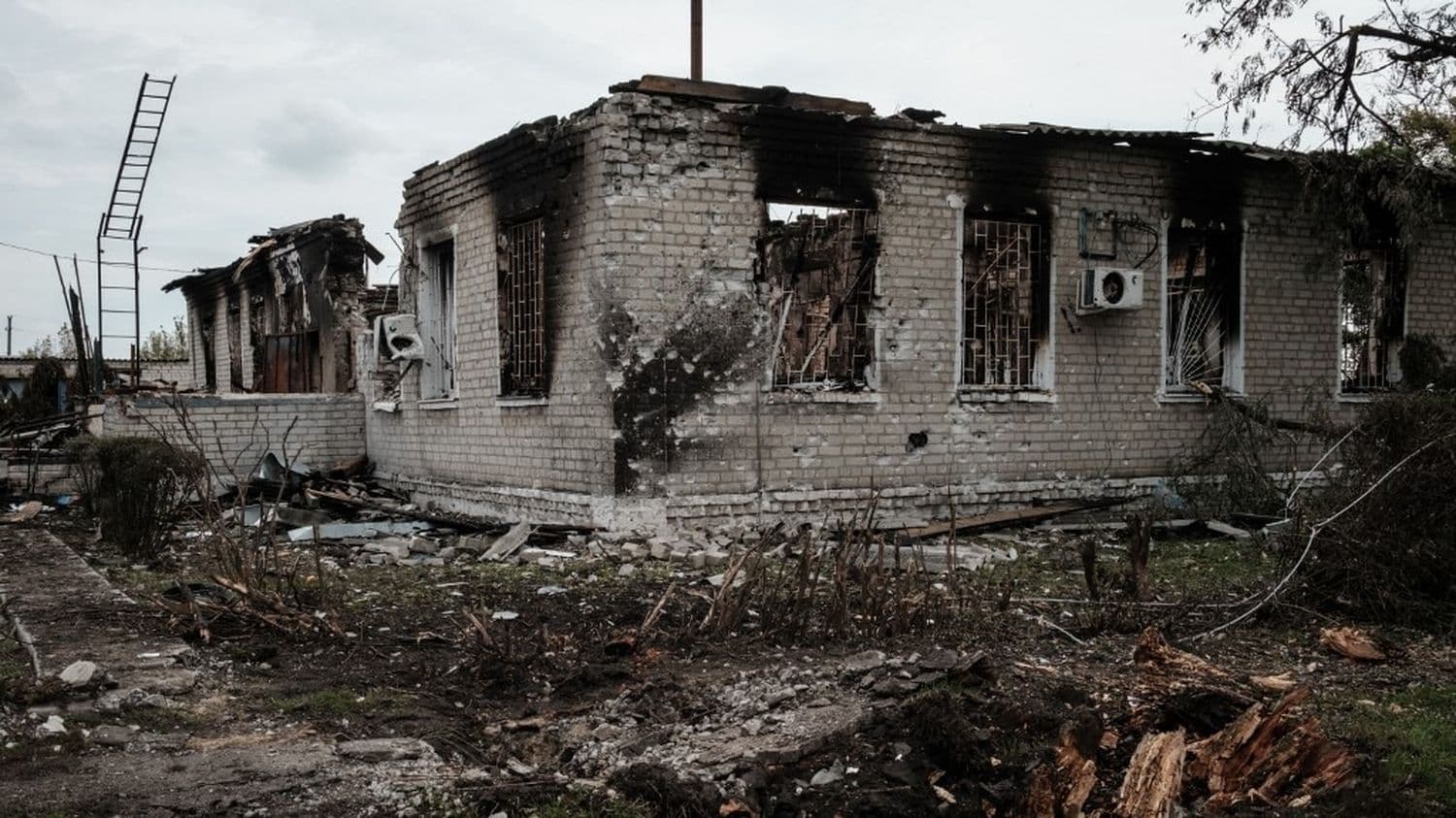 Des frappes en Ukraine et en Russie font au moins 15 morts