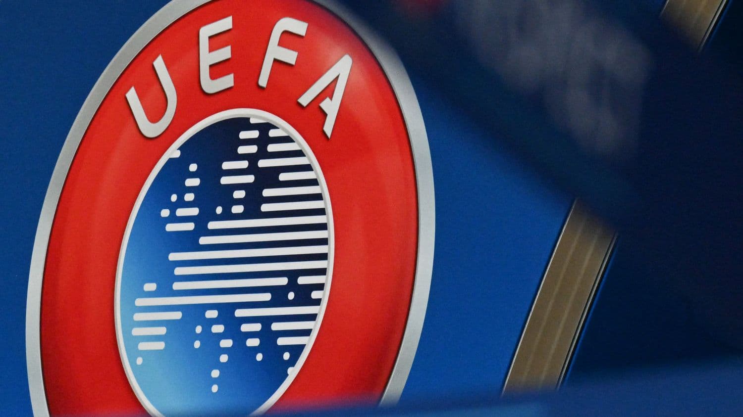 "La Fifa ne peut pas continuer à utiliser notre sport pour s’enrichir et enrichir ses amis", tance l'UEFA face au projet de filiale commerciale de la Fifa